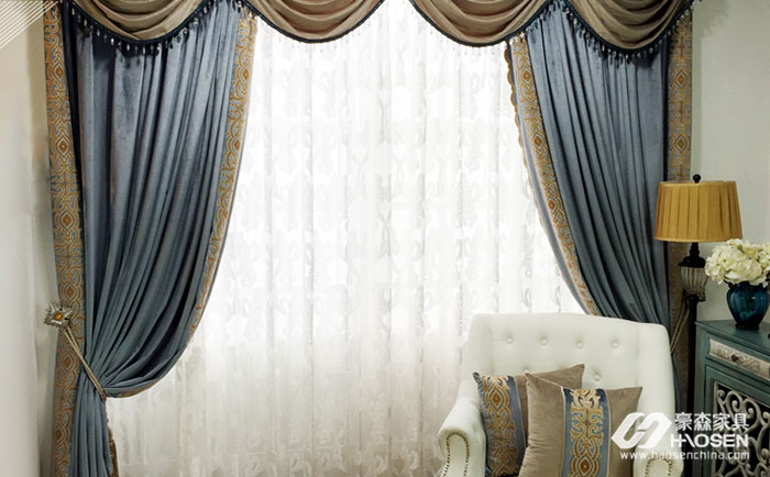 窗帘尽量运用素雅的颜色搭配白色家具